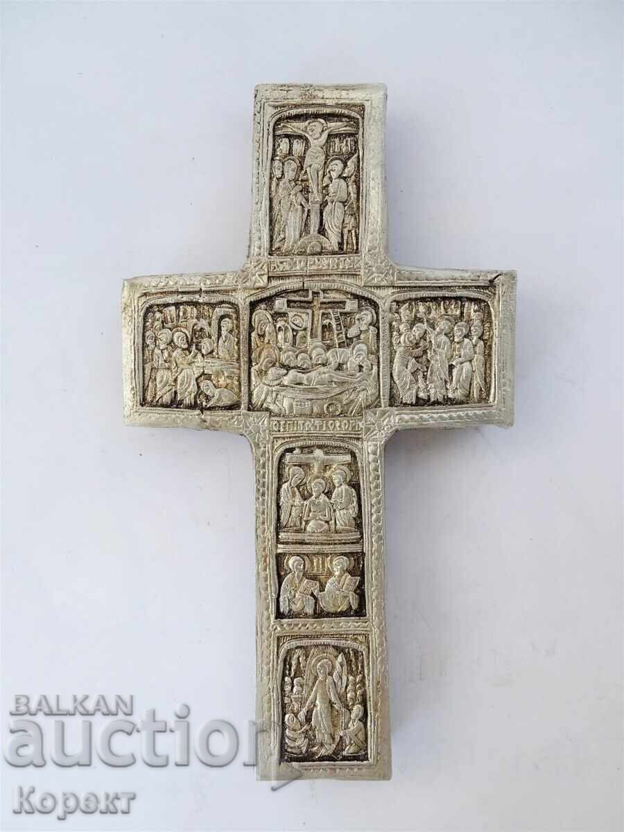 Cruce de perete ortodoxă cu ornamente argintate și scene biblice