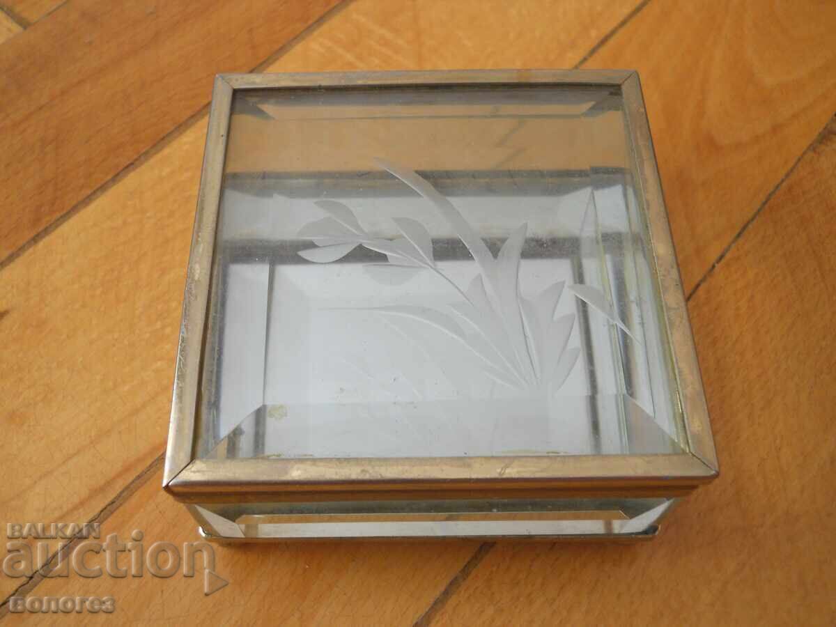 Antique faceted engraved glass jewelry box with price 45.00 BGN | € 23.01