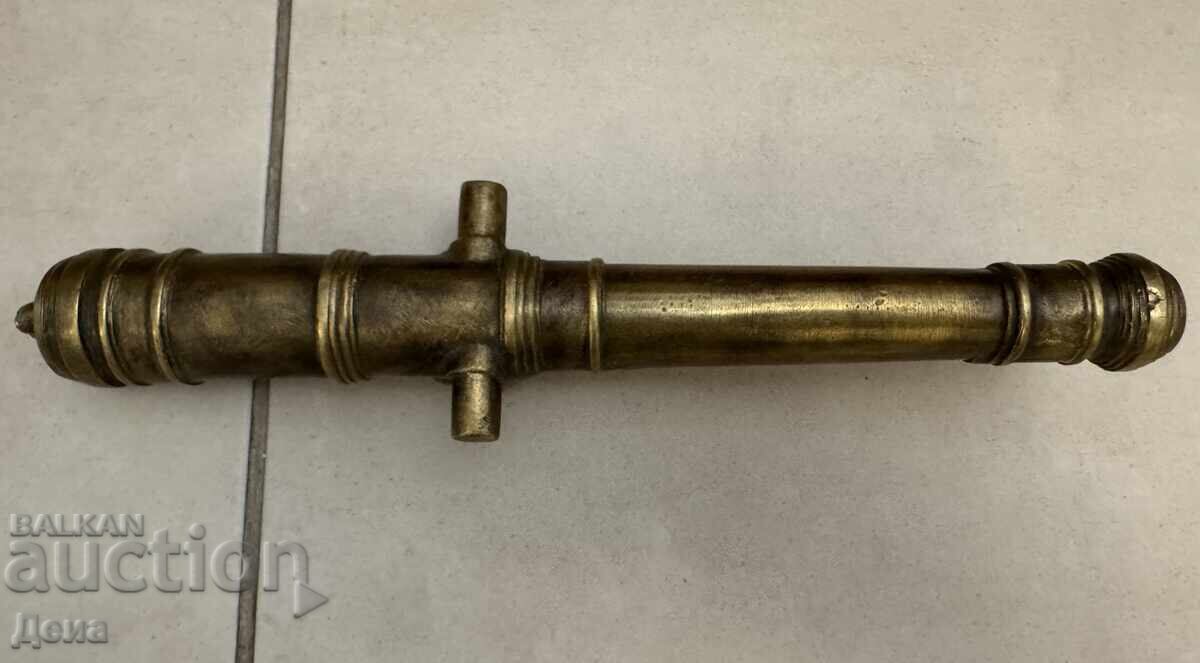 Sculptură din alamă - tun cu preț 8.50 BGN | € 4.35 Sculptură din alamă - tun cu preț 8.50 BGN | € 4.35