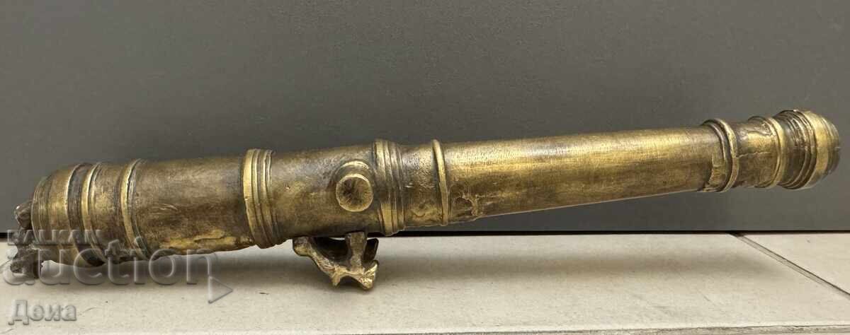 Sculptură din alamă - tun Sculptură din alamă - tun