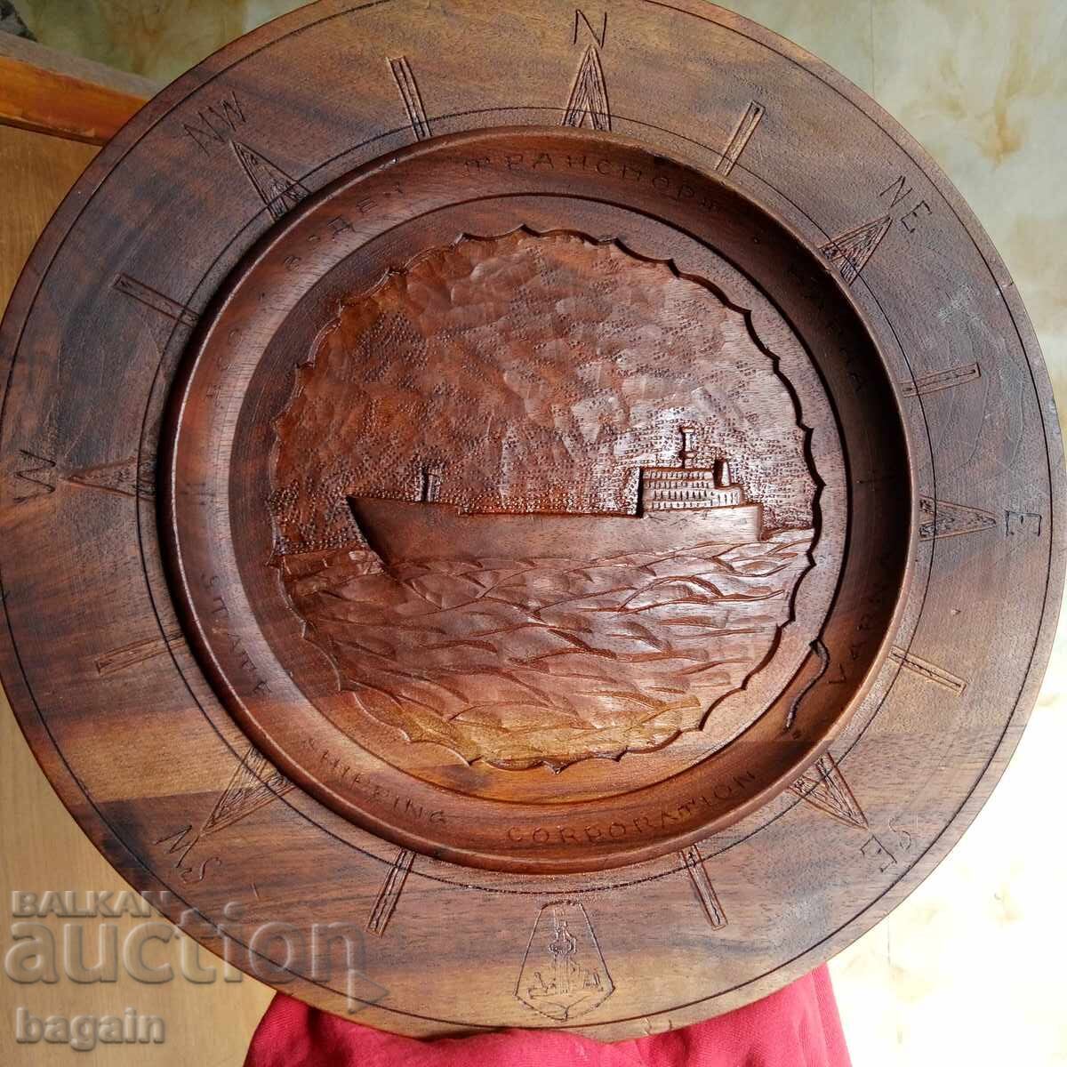 Sculptură unică în lemn. Flota comercială bulgară