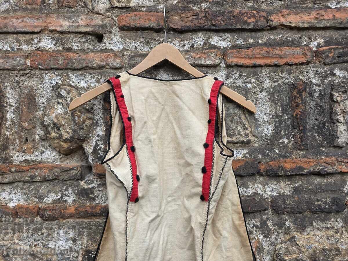 Γυναικείο γιλέκο (σαγιά) από το Κουμάνοβο πεδίο με τιμή 750.00 BGN | € 383.47