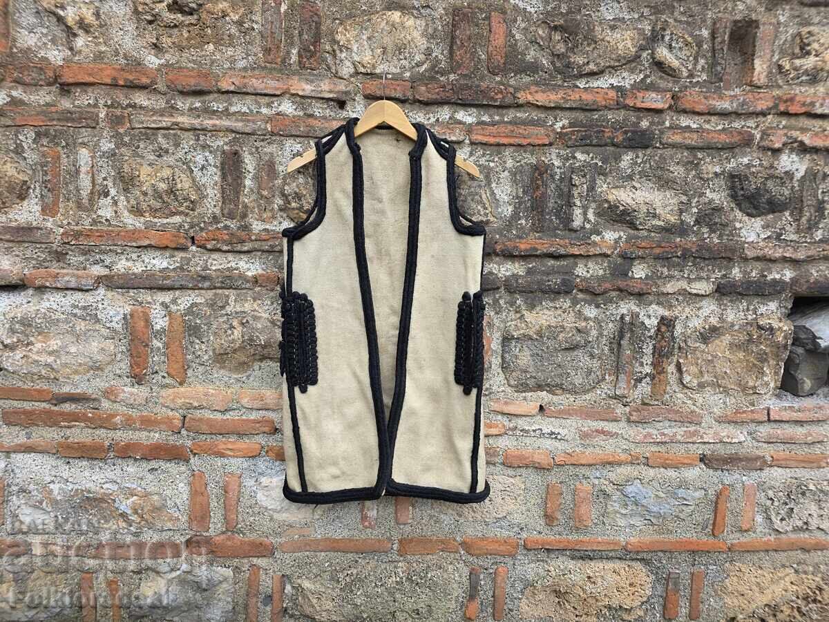 Женски елек (џубе) од носија на Скопска Црна Гора с цена 600.00 лв. | € 306.78