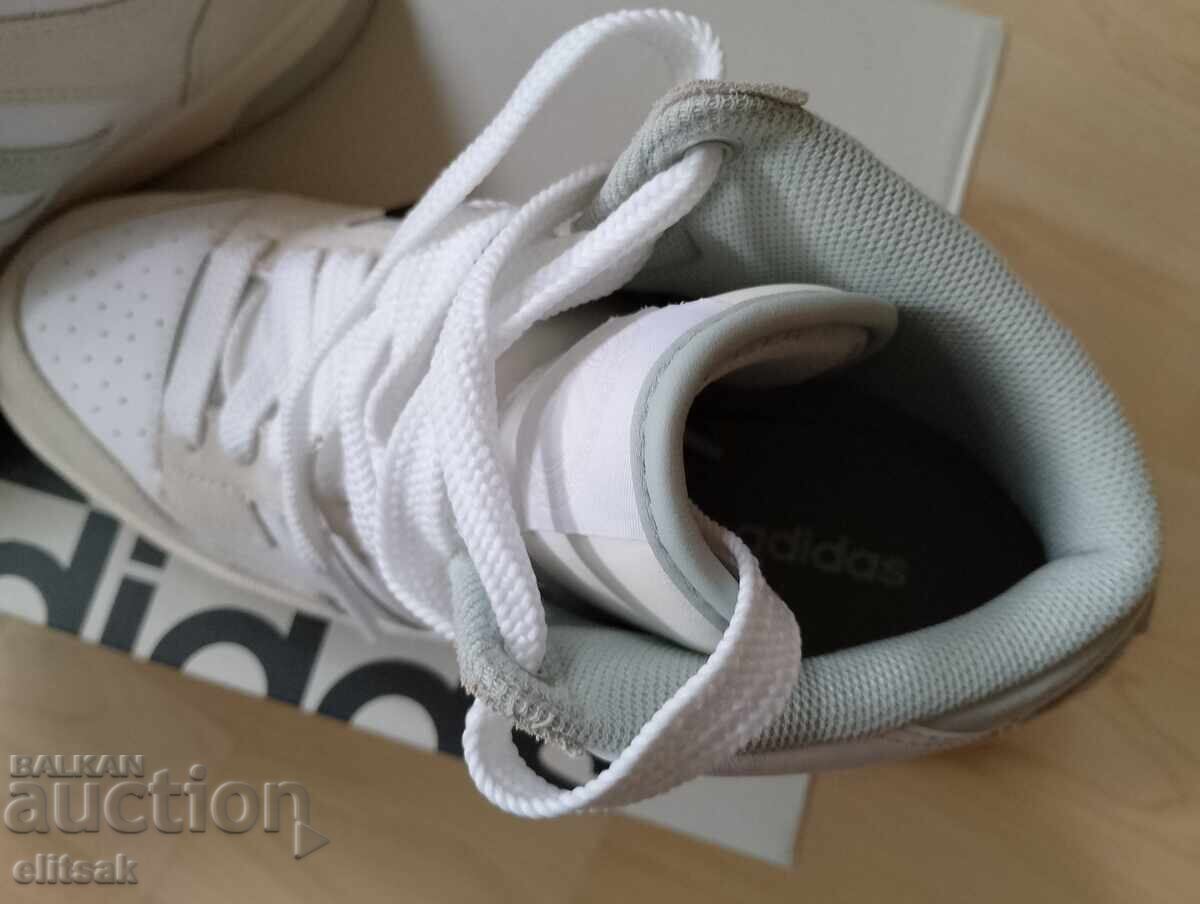 Δημοπρασία Νέες γυναικείες Adidas παπούτσια - νούμερο 40