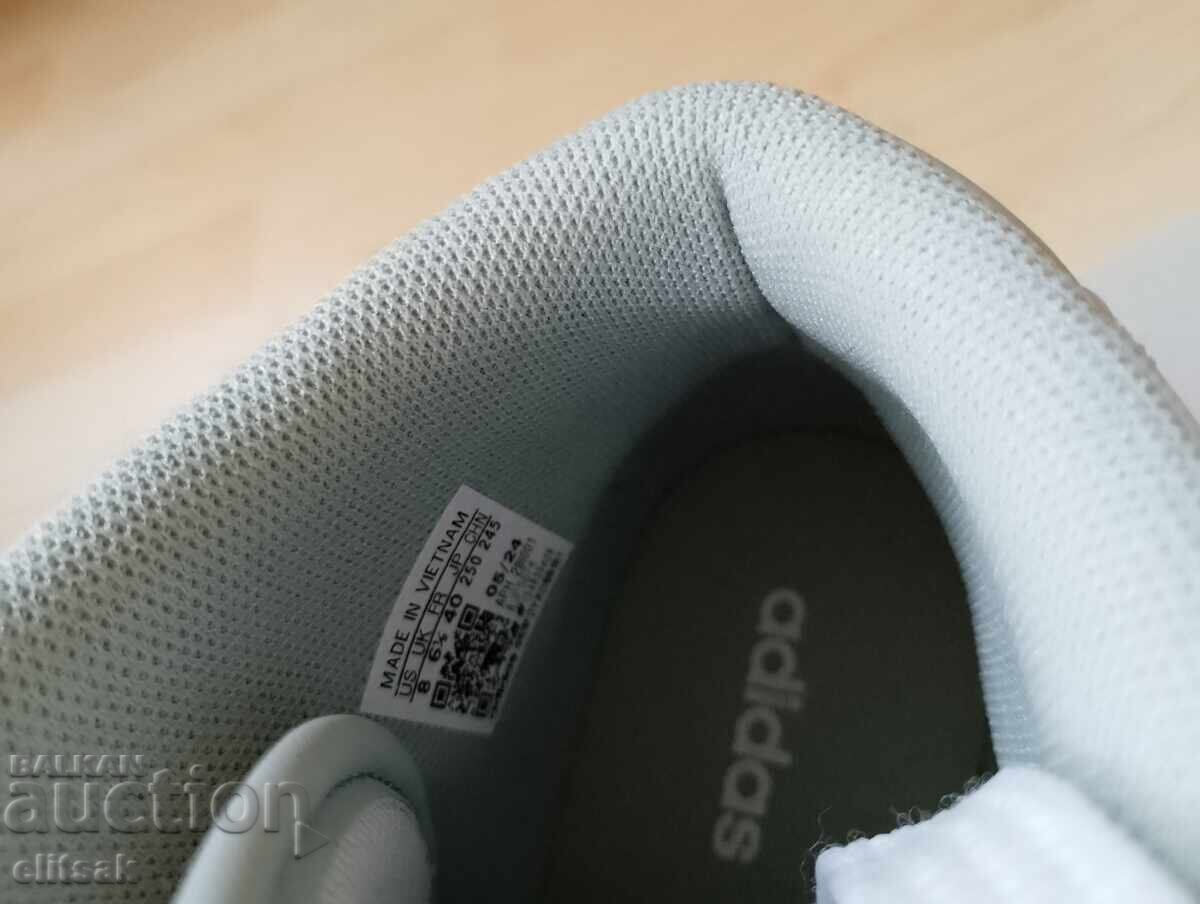 Παράδοση Νέες γυναικείες Adidas παπούτσια - νούμερο 40