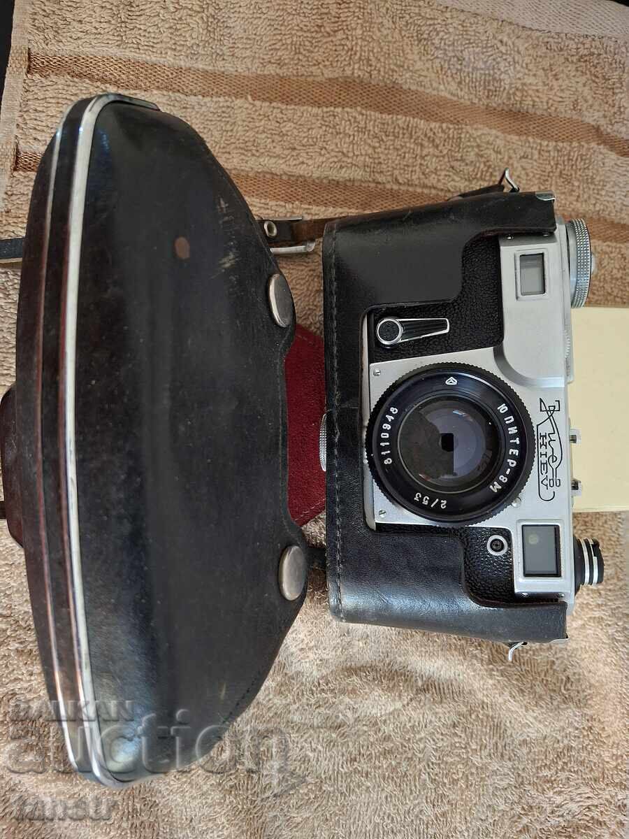 Стар фотоапарат КИЕВ .