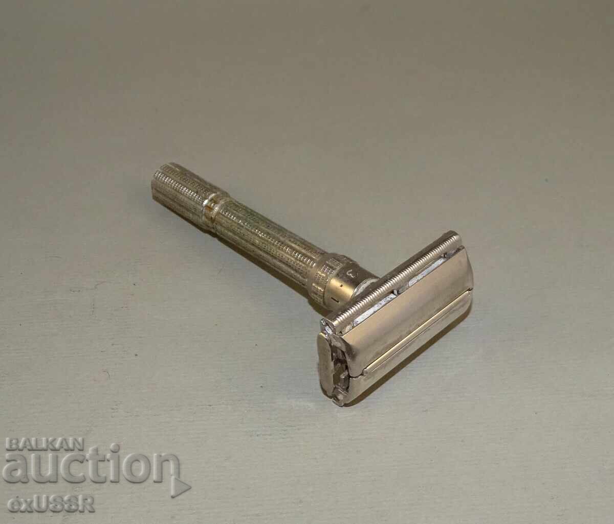 Delivery of Old Gillette Razor 1966