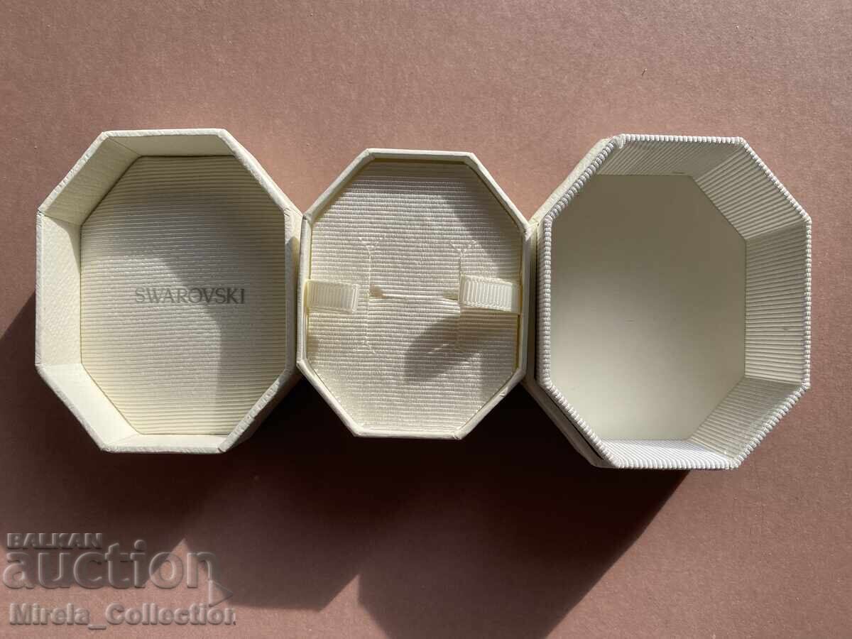 Κουτί δαχτυλιδιού αρραβώνων Swarovski με τιμή 5.00 BGN | € 2.56
