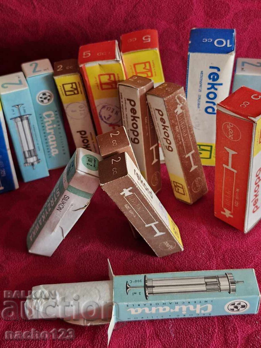 Παρτίδα παλιών γυάλινων συριγγών - καινούργιες με τιμή 35.00 BGN | € 17.90 Παρτίδα παλιών γυάλινων συριγγών - καινούργιες με τιμή 35.00 BGN | € 17.90