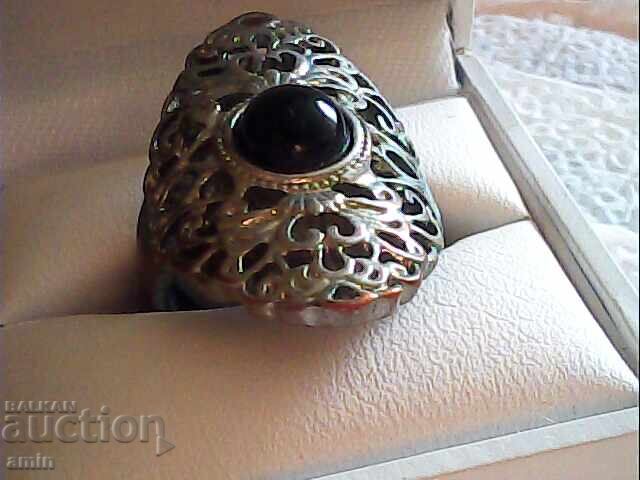 ένα δαχτυλίδι ένα δαχτυλίδι