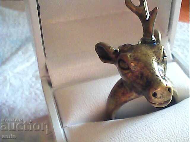 ένα δαχτυλίδι