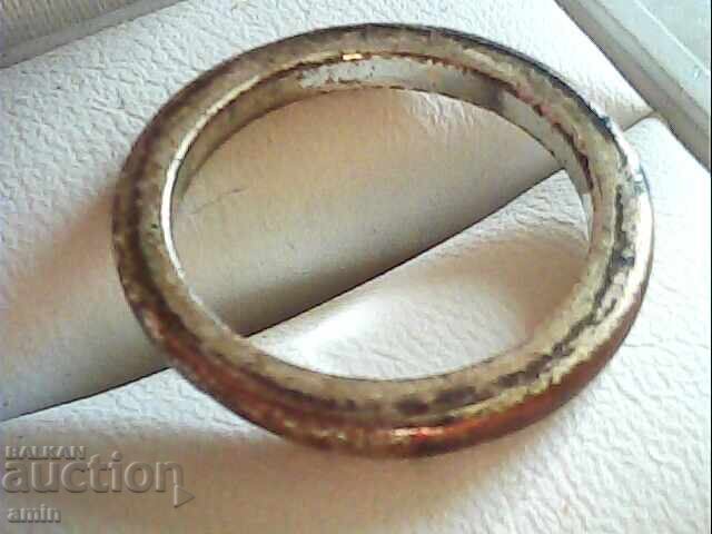 Δημοπρασία ένα δαχτυλίδι