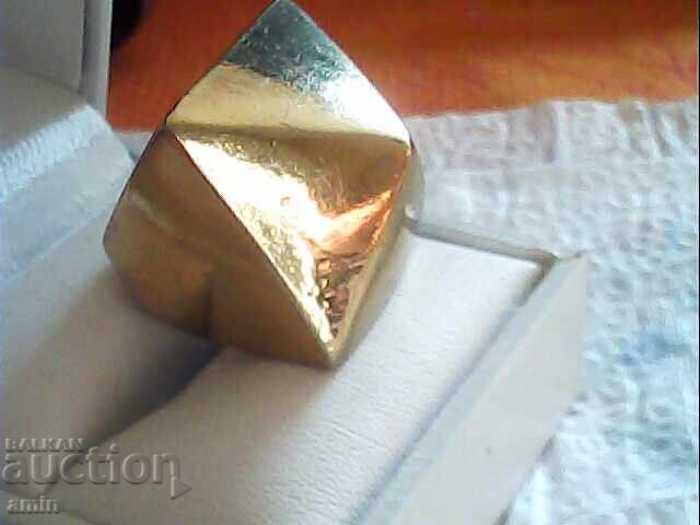 ένα δαχτυλίδι με τιμή 10.00 BGN | € 5.11