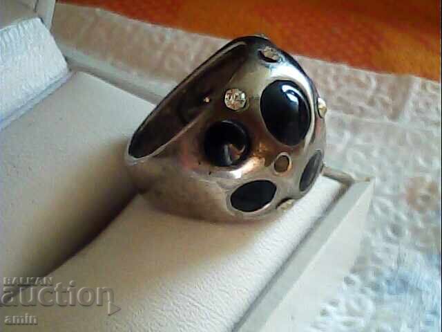 ένα δαχτυλίδι με τιμή 5.00 BGN | € 2.56