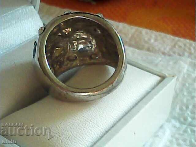 Δημοπρασία ένα δαχτυλίδι