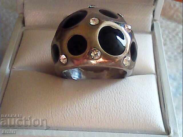 ένα δαχτυλίδι