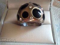 ένα δαχτυλίδι