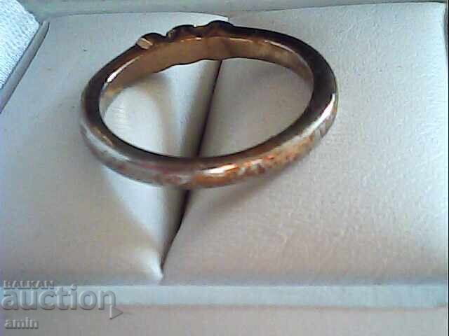 Δημοπρασία ένα δαχτυλίδι