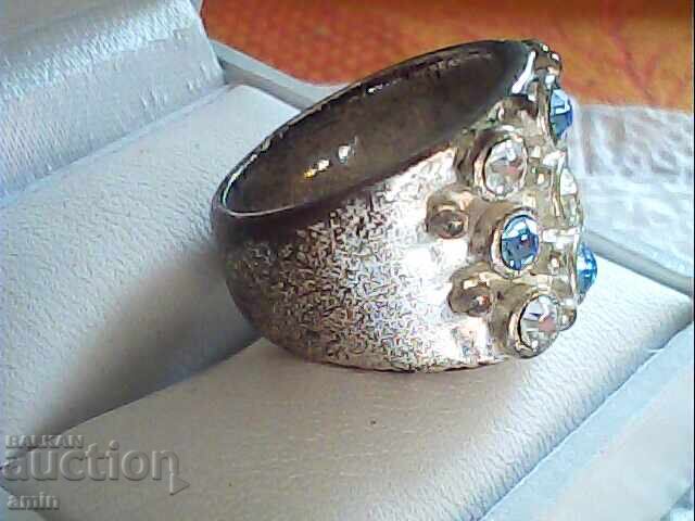 ένα δαχτυλίδι με τιμή 5.00 BGN | € 2.56