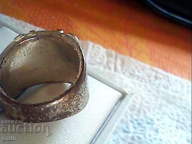 Δημοπρασία ένα δαχτυλίδι