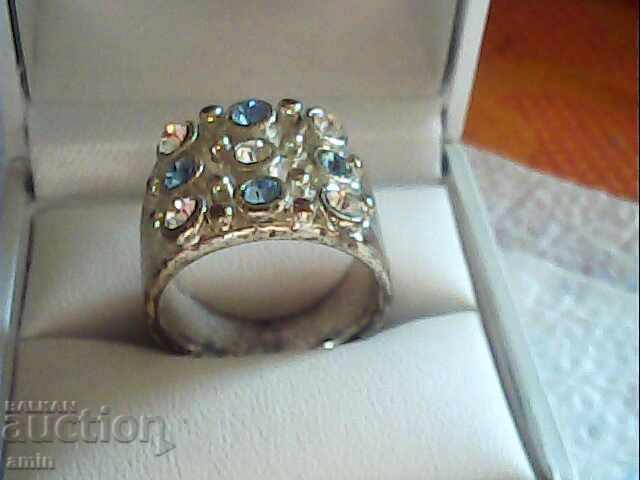 ένα δαχτυλίδι