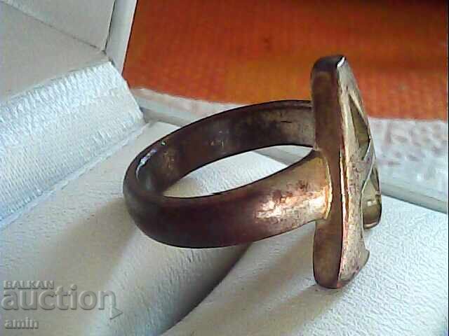 ένα δαχτυλίδι με τιμή 4.00 BGN | € 2.05