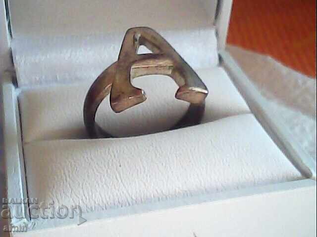 ένα δαχτυλίδι