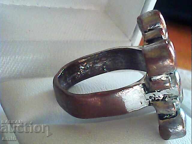 Δημοπρασία ένα δαχτυλίδι