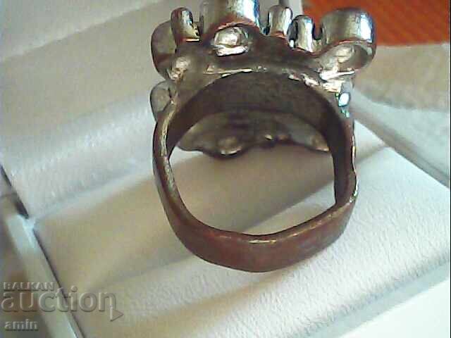 Παράδοση ένα δαχτυλίδι