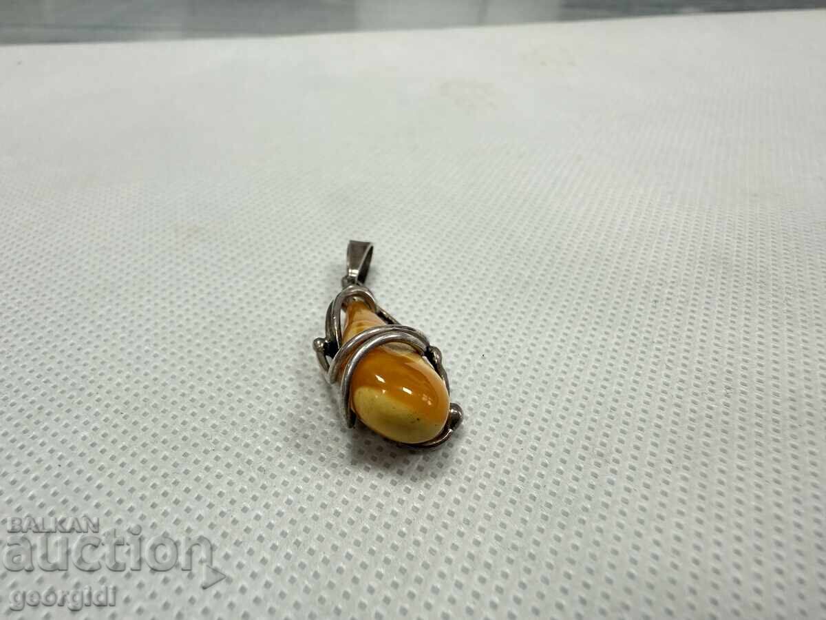 Ασημένιο μενταγιόν με κεχριμπάρι αυγού. Νο. 7661 - 5