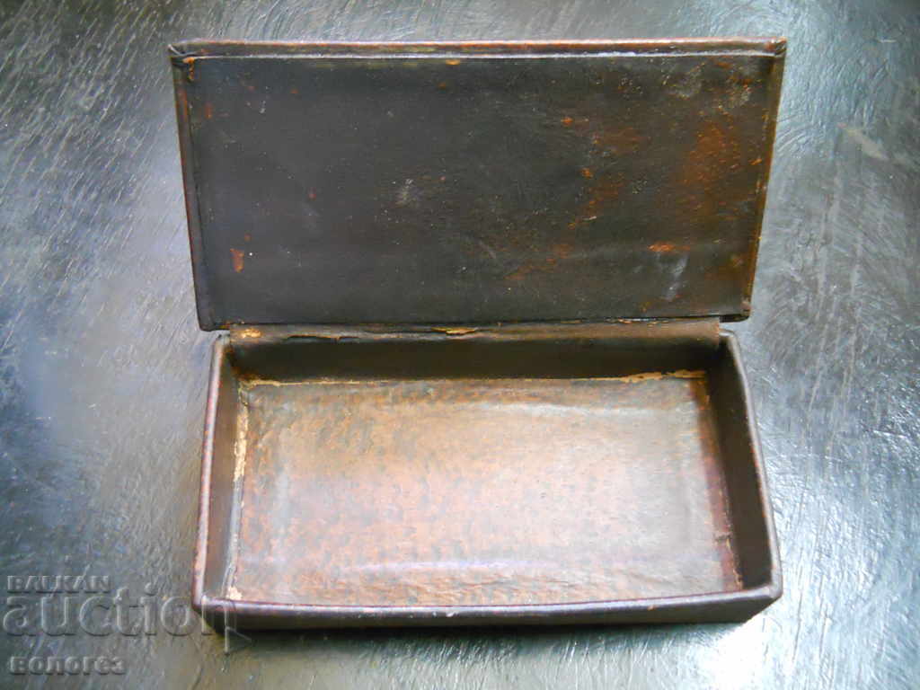 Auction  Antique jewelry box made of natural leather