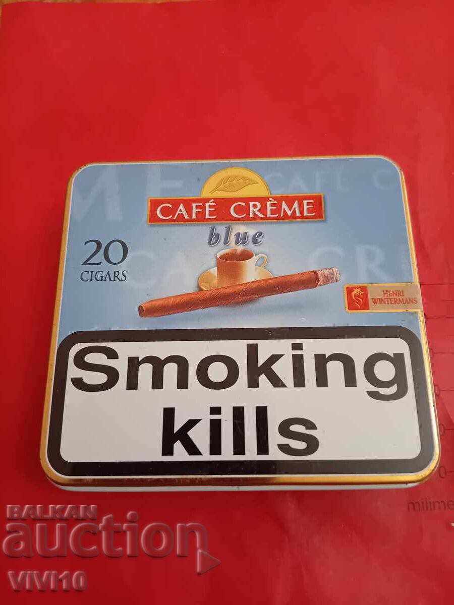 Παλιό μεταλλικό κουτί τσιγάρων Παλιό μεταλλικό κουτί τσιγάρων