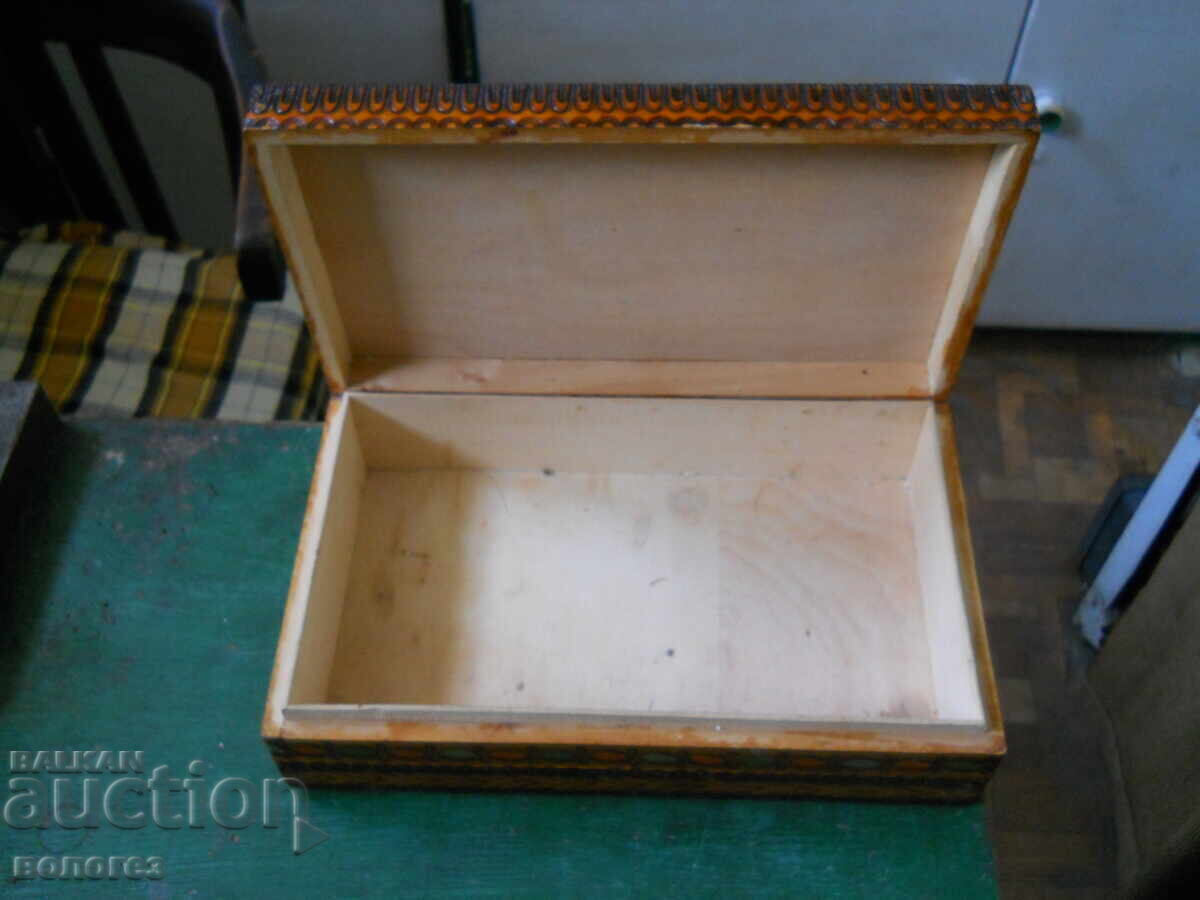 Auction  Old wooden pyrography jewelry box