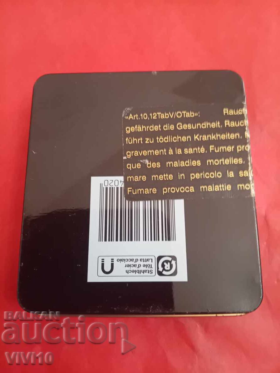 Παλιό μεταλλικό κουτί πούρων με τιμή 20.00 BGN | € 10.23
