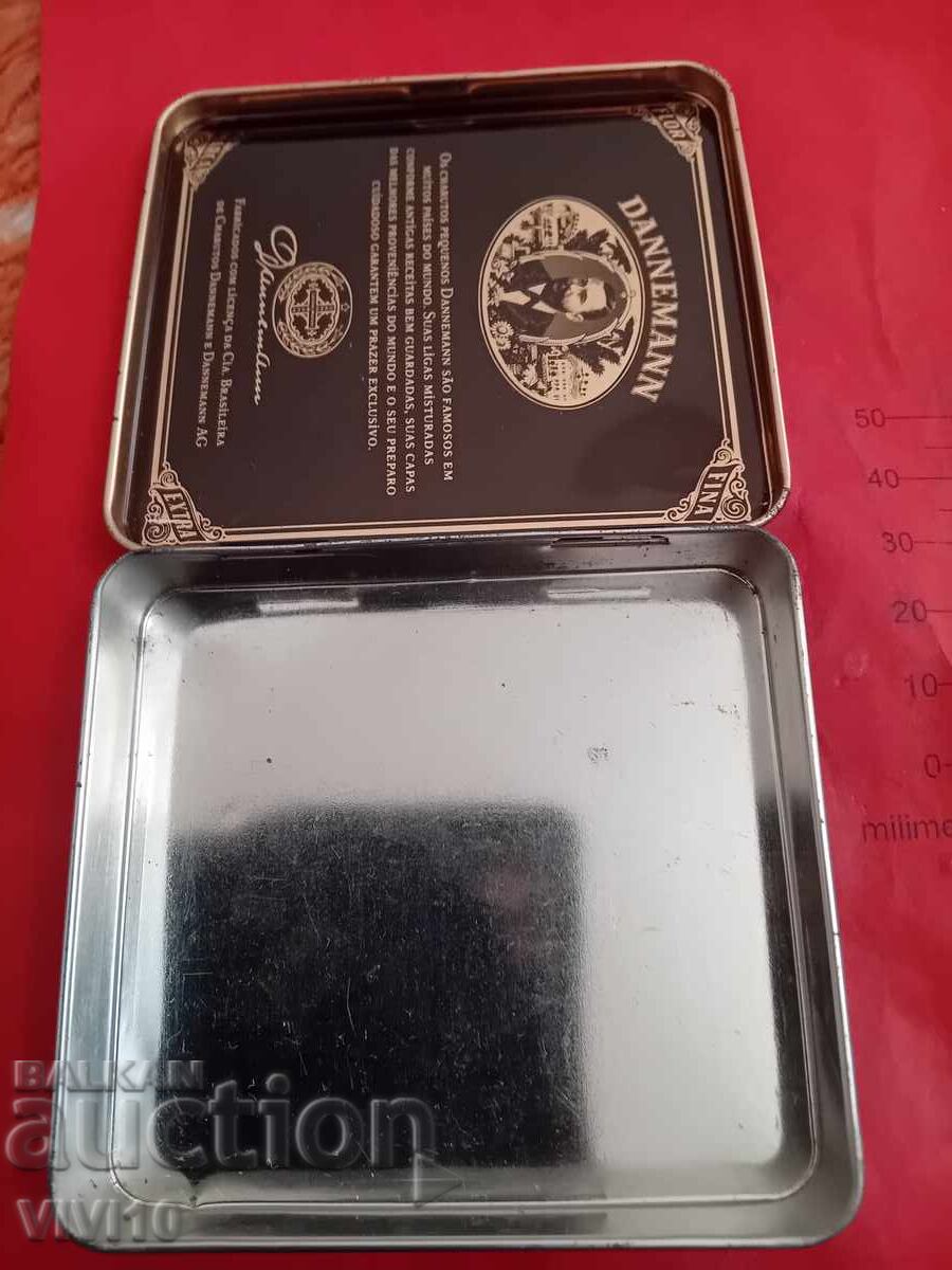 Δημοπρασία Παλιό μεταλλικό κουτί πούρων