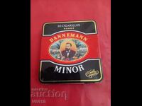 Παλιό μεταλλικό κουτί πούρων