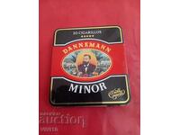 Παλιό μεταλλικό κουτί πούρων