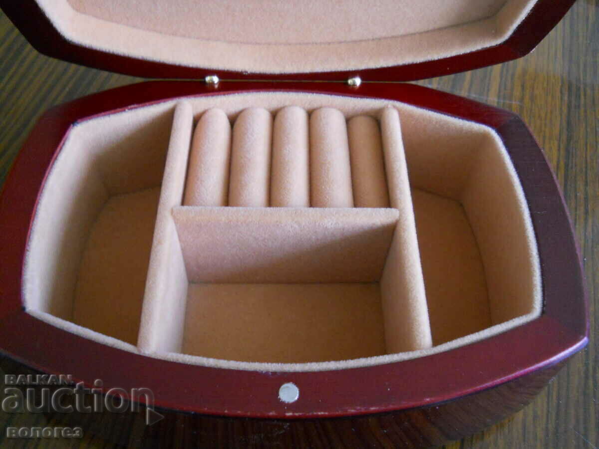 Livrarea Cutie de bijuterii de lux din mahon Livrarea Cutie de bijuterii de lux din mahon