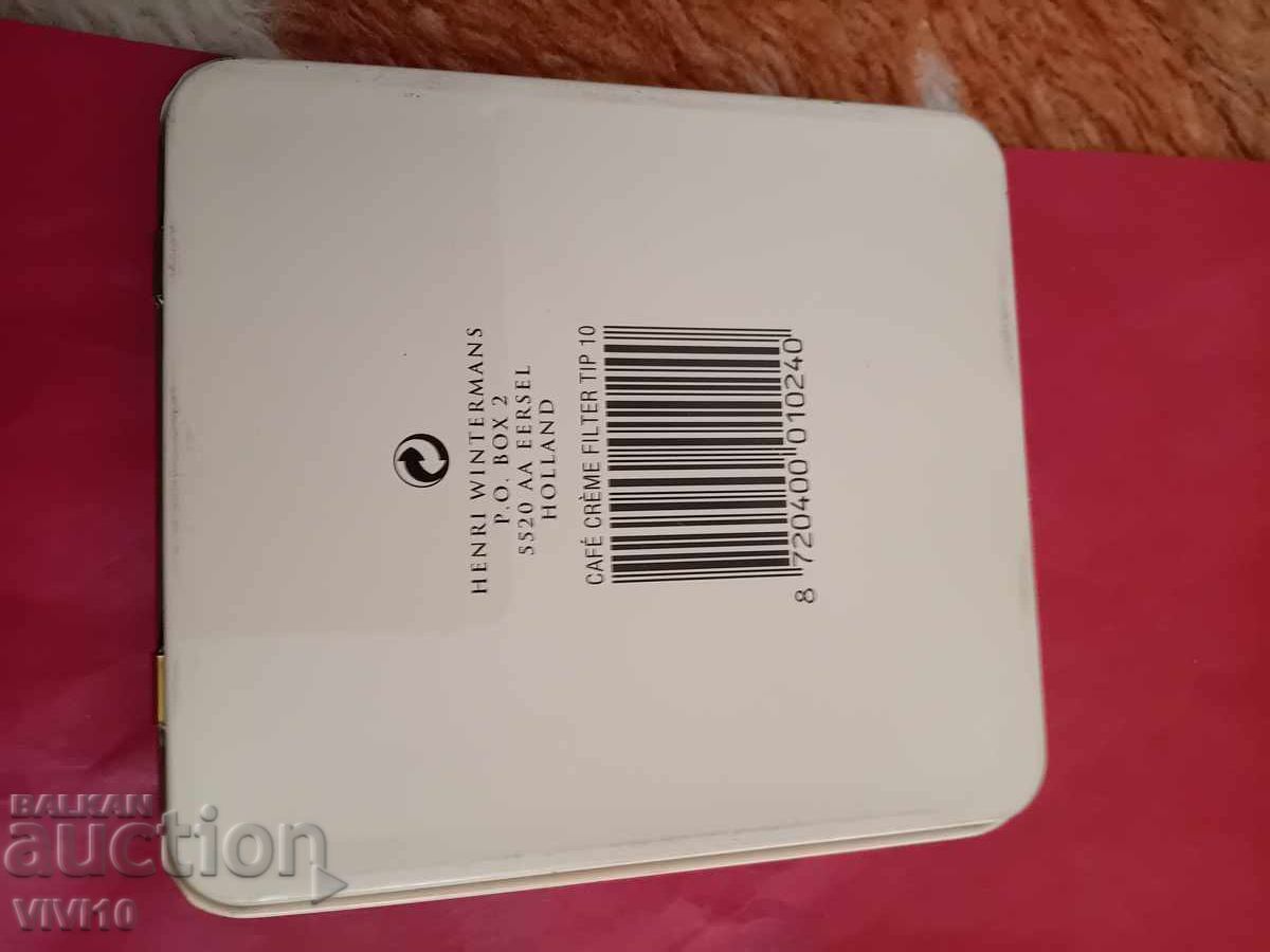 Veche cutie metalică pentru țigări cu preț € 5.00 | 9.78 BGN Veche cutie metalică pentru țigări cu preț € 5.00 | 9.78 BGN