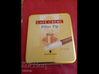 Veche cutie metalică pentru țigări