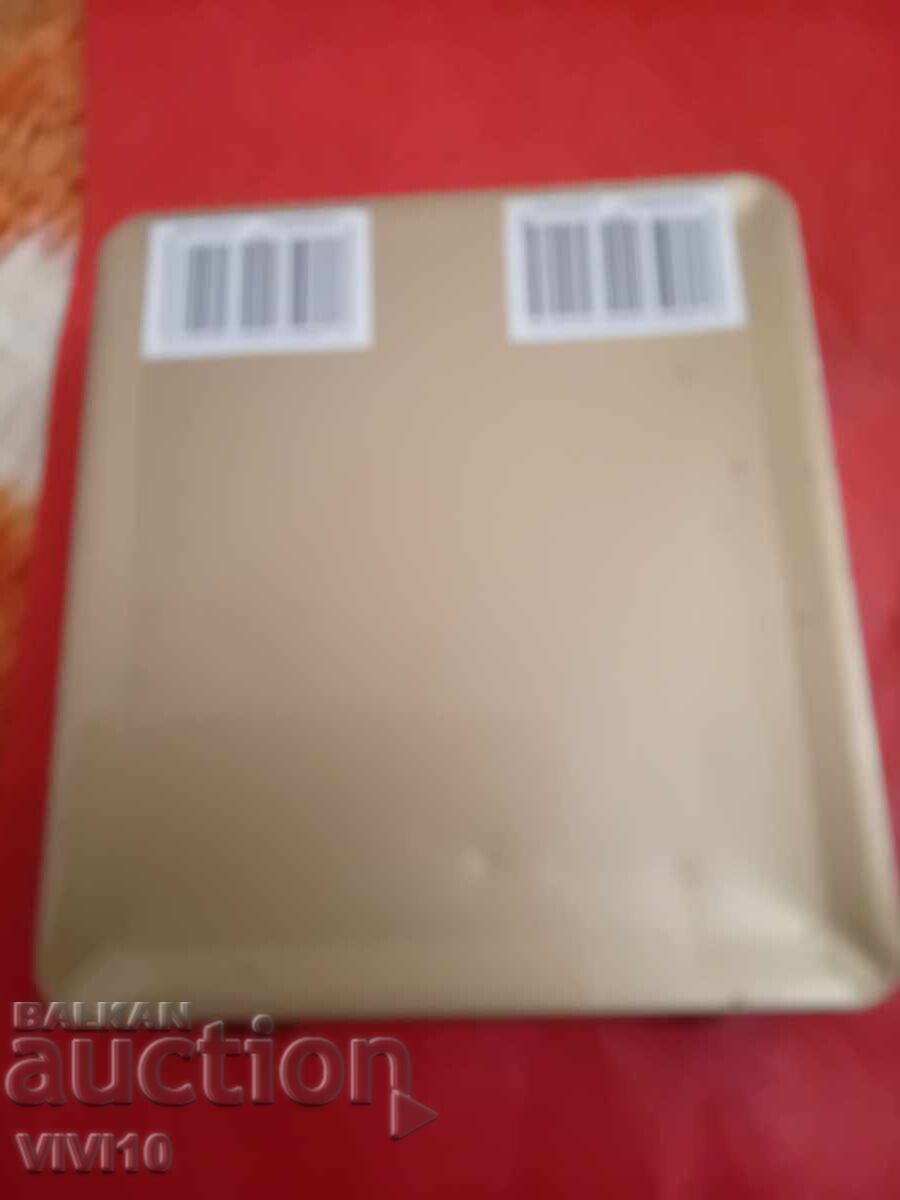 Veche cutie metalică pentru țigări cu preț € 5.00 | 9.78 BGN