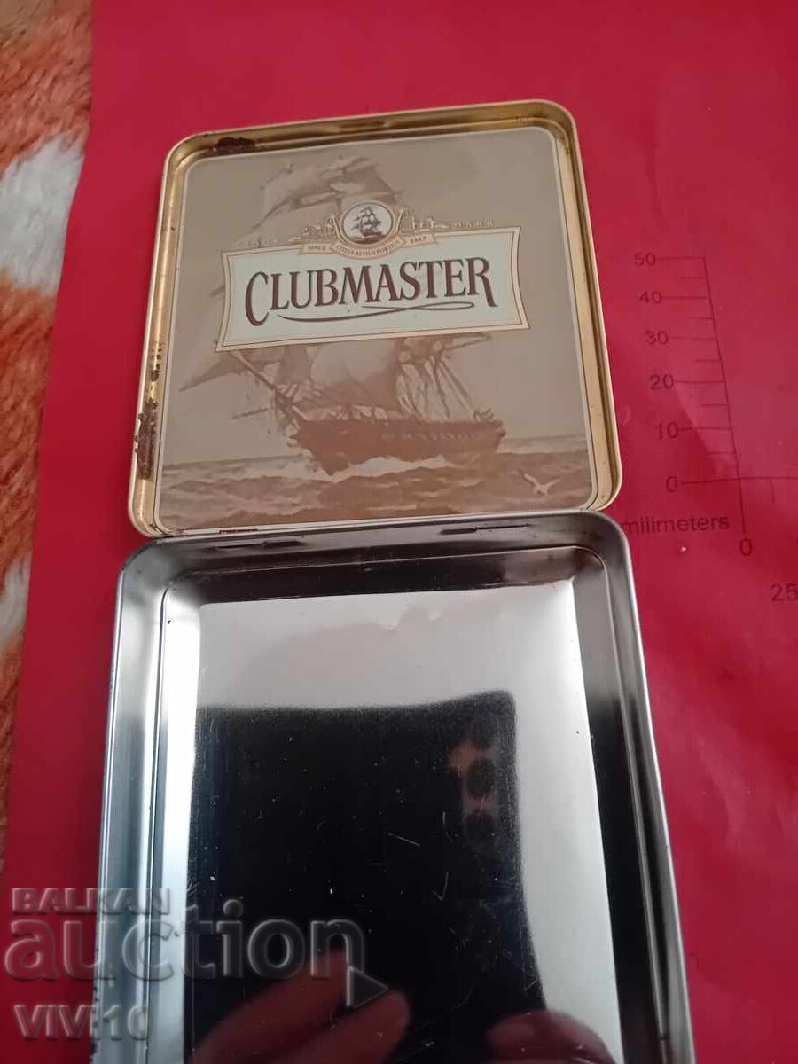 Licitație Veche cutie metalică pentru țigări