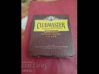 Veche cutie metalică pentru țigări