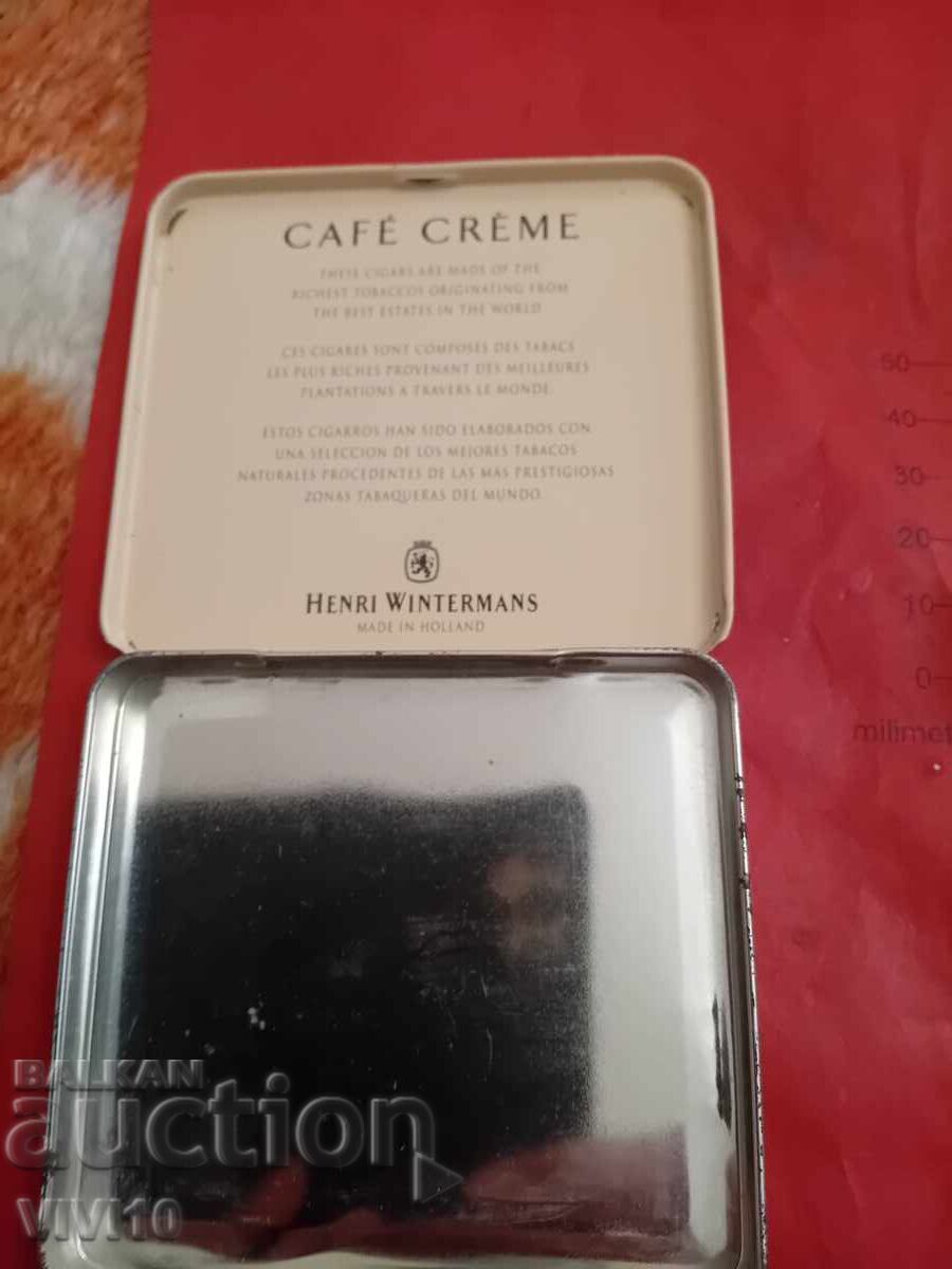 Licitație Veche cutie metalică pentru țigări