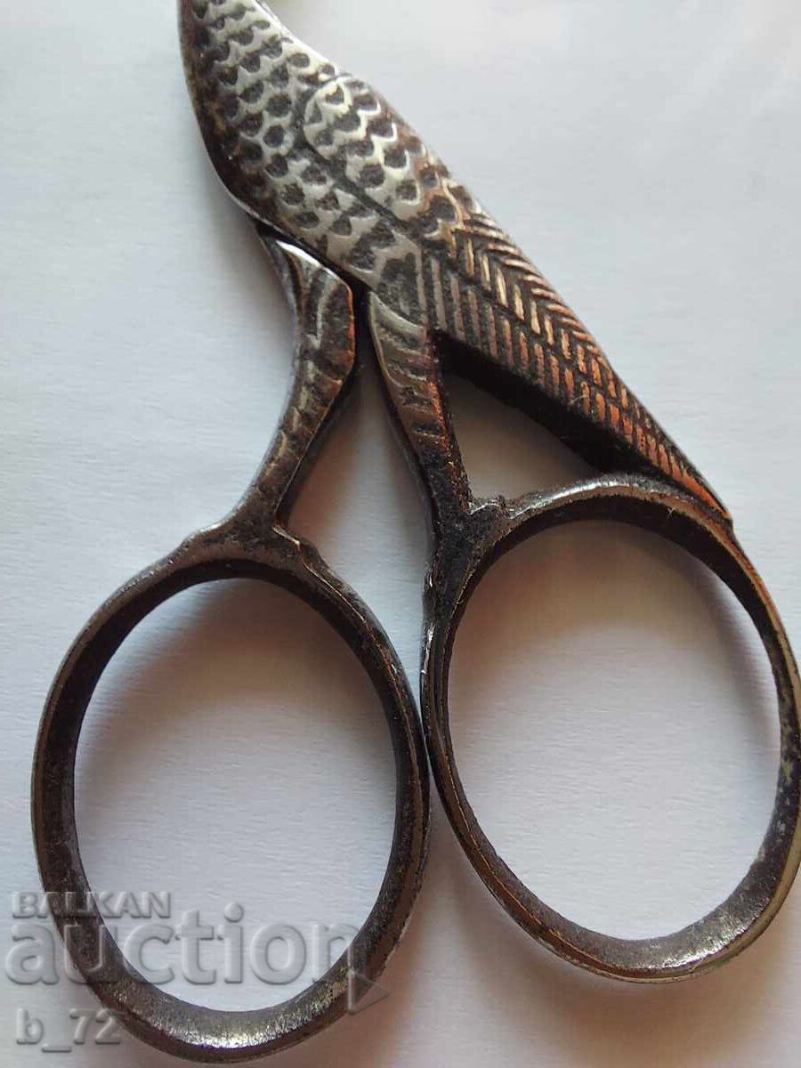 Интересна стара ножичка, форма на птица с цена 15.00 лв. | € 7.67 Интересна стара ножичка, форма на птица с цена 15.00 лв. | € 7.67