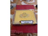 Стара кутия за пури