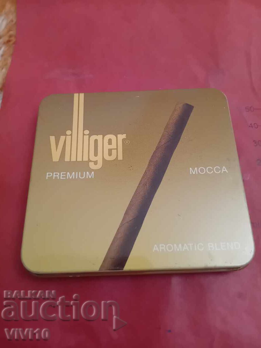 Παλιό μεταλλικό κουτί τσιγάρων