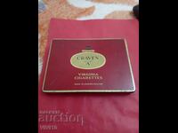 Veche cutie metalică pentru țigări