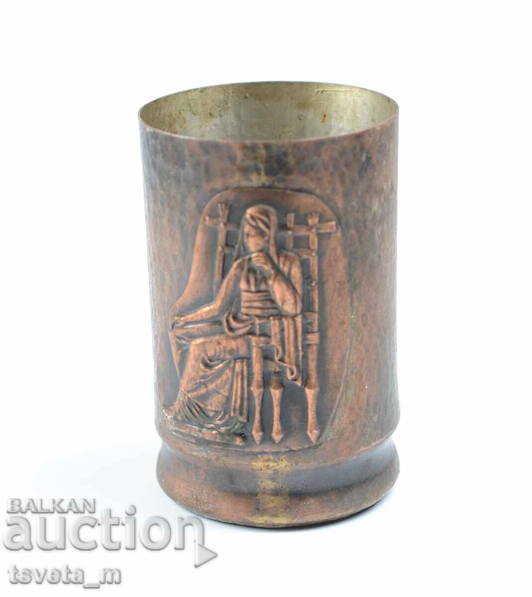 Recipient de cupru forjat manual pentru creioane / vază cu preț 15.00 BGN | € 7.67 Recipient de cupru forjat manual pentru creioane / vază cu preț 15.00 BGN | € 7.67