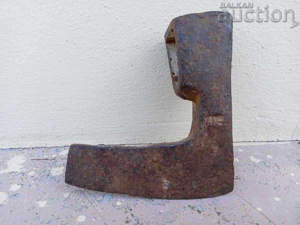 Livrarea Topor mic vechi, marcaj AKB Livrarea Topor mic vechi, marcaj AKB